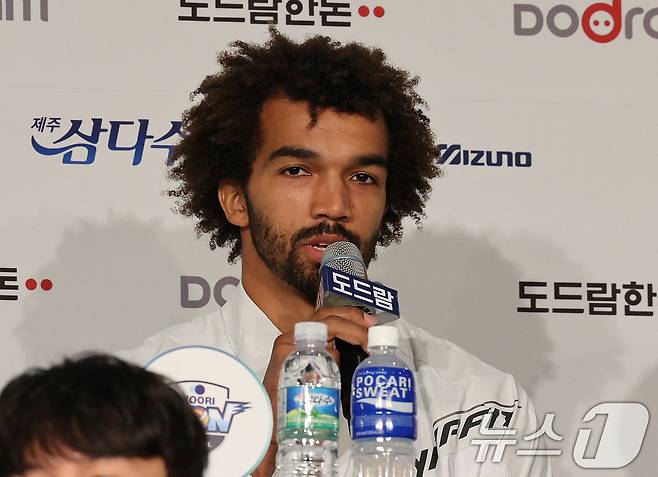 다음 시즌 삼성화재에서 뛰는 마이클 아히. / 뉴스1 ⓒ News1 장수영 기자