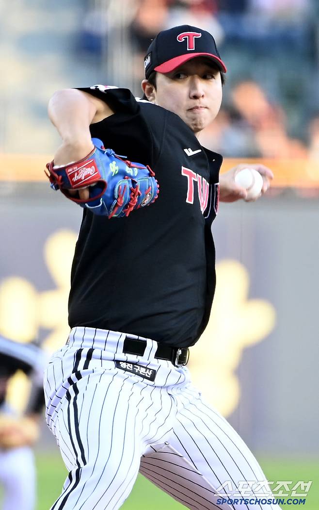 7일 잠실야구장에서 열린 LG와 두산의 경기, LG 선발투수 최채흥이 역투하고 있다. 잠실=허상욱 기자wook@sportschosun.com/2025.05.07/