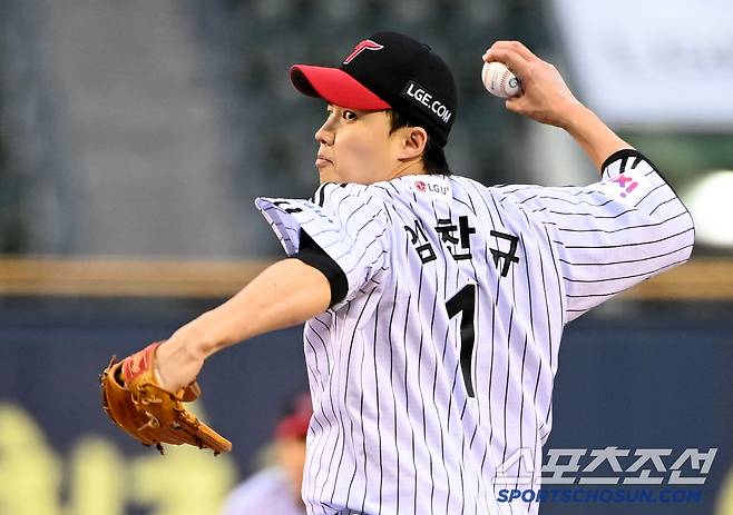 22일 잠실야구장에서 열린 NC와 LG의 경기, LG 선발투수 임찬규가 역투하고 있다. 잠실=허상욱 기자wook@sportschosun.com/2025.04,22/