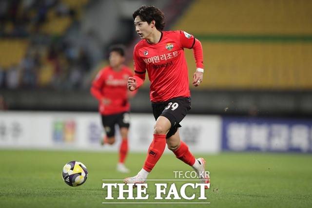 제주전에서 1골 1도움 맹활약을 펼치며 경기 MOM에 오른 강원의 신성 이지호가 상위권 도약을 이끌고 있다./K리그