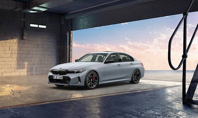 사진 : BMW M340i 프로 프로즌 브루클린 그레이 에디션