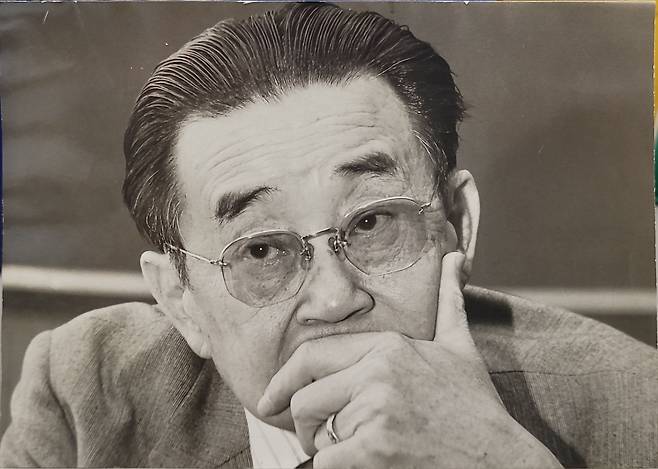 1972년 3월 한국과학원(카이스트 전신) 원장으로 부임한 박달조 교수가 본지와 인터뷰하고 있다. 하와이 이민노동자 2세로 태어난 박 원장은 프레온, 테플론 개발에 참여하고 미국화학회 불소분과위원장을 지낸 세계적 석학이다.