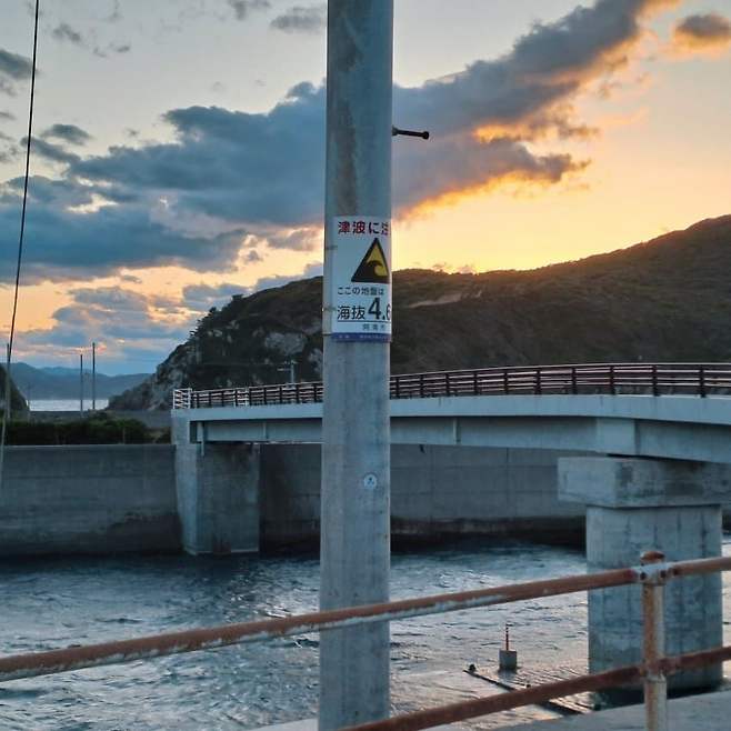 1d94f308ccf107f43eed83e542807102f0d6651e328ce84185ae40daf88ccb0345e7c4ba9411f74ae2a3