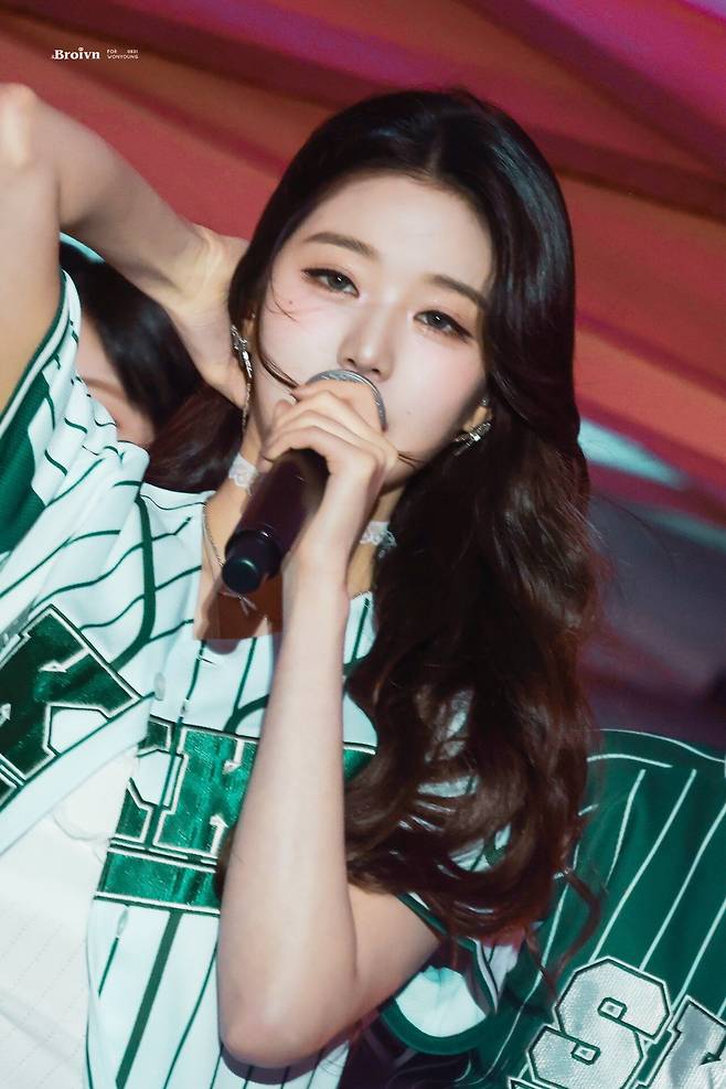 23.jpg 오늘자 성균관대 축제 아이브 장원영 고화질 짤