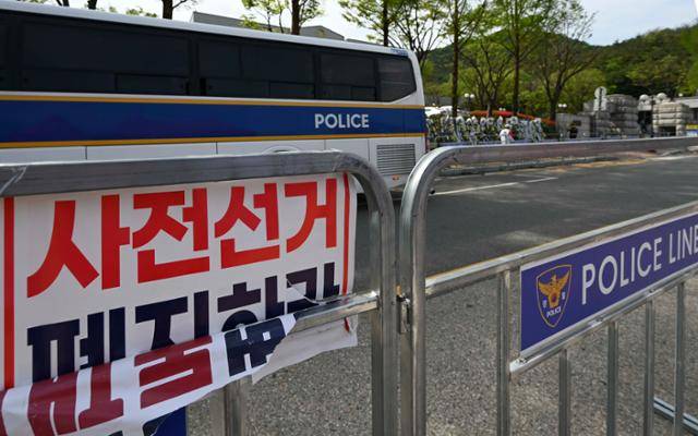 23일 경기 과천시 중앙선거관리위원회 청사 앞에서 부정선거 규탄 집회가 열리고 있다. 강예진 기자