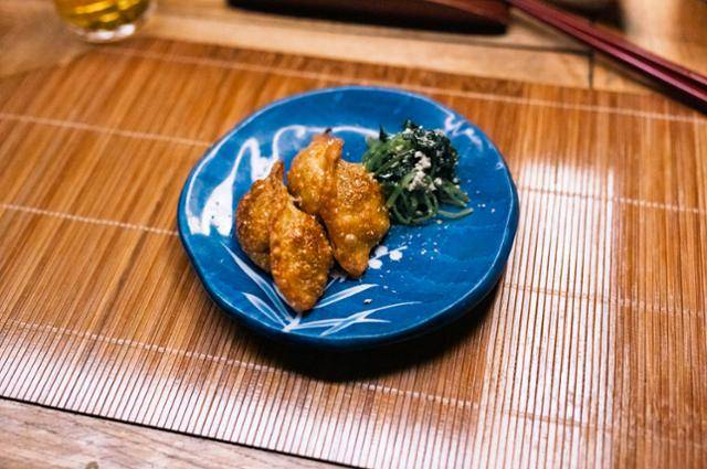 '교자바 나비'의 게살로 속을 채운 만두.