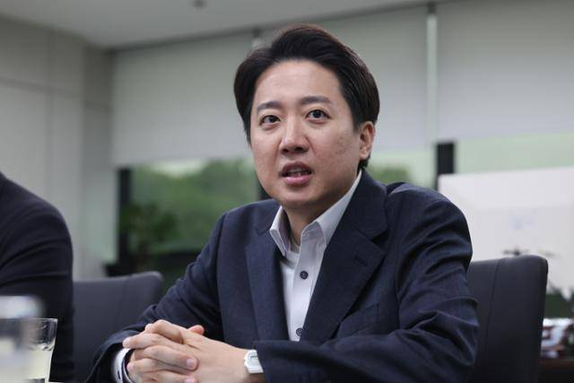 이준석 개혁신당 대선 후보가 9일 서울 서초구 한국교원단체총연합회(교총)에서 열린 강주호 교총 회장과의 면담에서 발언하고 있다. 연합뉴스