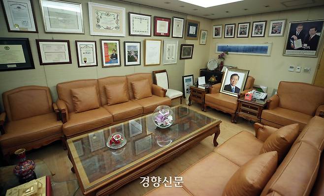 고 김대중 전 대통령과 이희호 여사가 거주했던 서울 마포구 동교동 사저 내부 접견실 전경. 경향DB