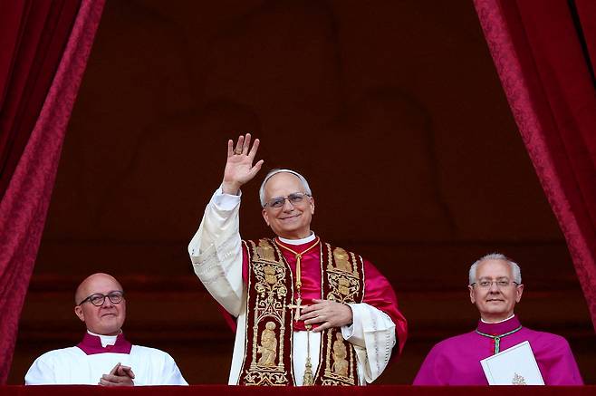 Newly elected Pope Leo XIV, Cardinal Robert Prevost of the US appears on the balcony of St. Peter's Basilica, at the Vatican, May 8, 2025. (Reuters-Yonhap)
