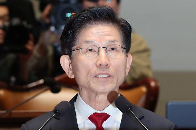 김문수 국민의힘 대선 후보가 9일 서울 여의도 국회에서 열린 의원총회에서 후보 단일화 문제와 관련해 발언하고 있다. 연합뉴스