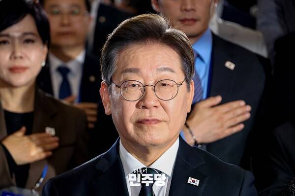 ▲이재명 더불어민주당 대선후보가 지난달 30일 선대위 출범식에 참석하고 있다. 사진=더불어민주당