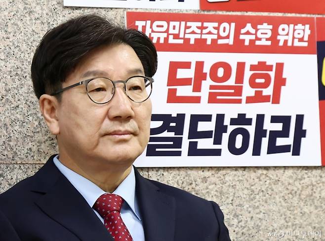(서울=뉴스1) 김민지 기자 = 권성동 국민의힘 원내대표가 9일 오전 서울 여의도 국회에서 김문수 당 대통령 후보에게 단일화 약속을 촉구하며 무기한 단식농성을 하고 있다. 2025.5.9/뉴스1  Copyright (C) 뉴스1. All rights reserved. 무단 전재 및 재배포,  AI학습 이용 금지. /사진=(서울=뉴스1) 김민지 기자