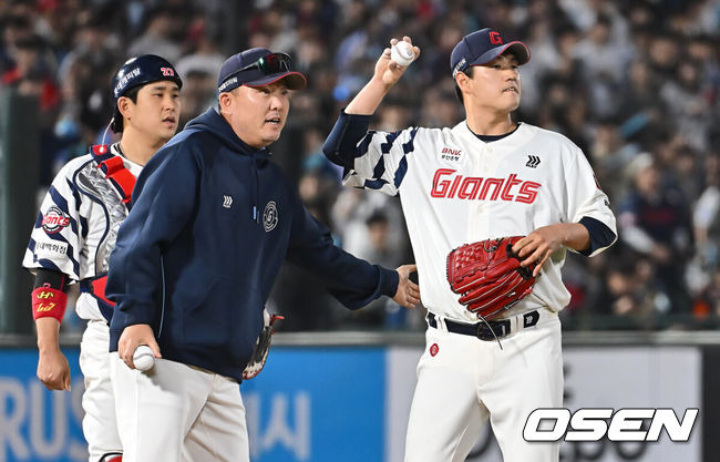 Lotte‍ Giants pitcher Na Gyun-an ‌on the mound.