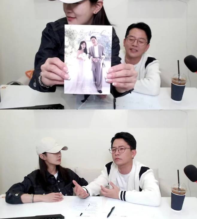 김지민이 청첩장을 공개했다. 유튜브 채널 '준호지민' 캡처.