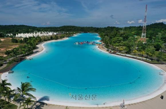 바닷물을 끌어와 조성한 ‘트레저 베이’.