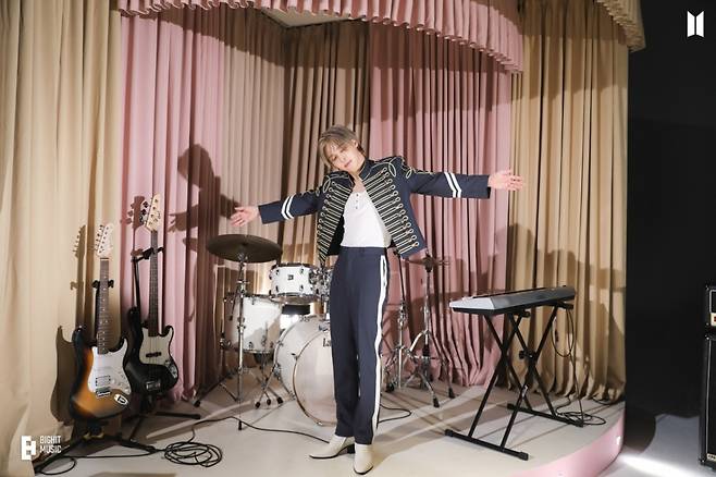 방탄소년단 지민, 열도 삼켰다..'Who' 일본 1억 스트리밍 돌파