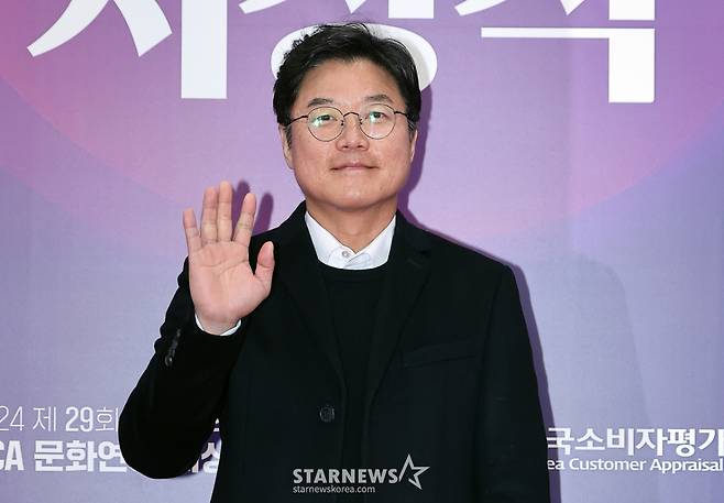 (서울=뉴스1) 김진환 기자 = 나영석 PD가 28일 오후 서울 강남구 역삼동 한국과학기술회관에서 열린 '제29회 소비자의 날 KCA 문화연예 시상식'에 참석해 포즈를 취하고 있다. 2024.11.28/뉴스1  Copyright (C) 뉴스1. All rights reserved. 무단 전재 및 재배포,  AI학습 이용 금지. /사진=(서울=뉴스1) 김진환 기자