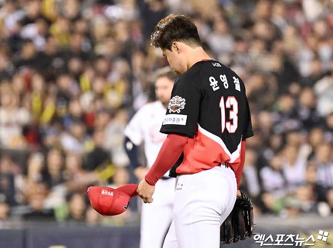 18일 오후 서울 송파구 잠실야구장에서 열린 '2025 신한 SOL Bank KBO리그' KIA 타이거즈와 두산 베어스의 경기, 3회말 2사 만루 KIA 윤영철이 마운드를 내려가고 있다. 엑스포츠뉴스 DB