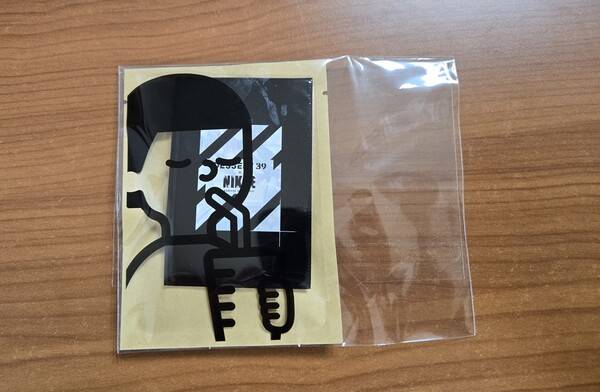 - 굿즈는 안전하게 포장되어 있다