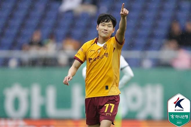5일 김천 상무와 경기에서 페널티킥으로 골을 넣은 뒤 세레머니하는 광주FC 오후성