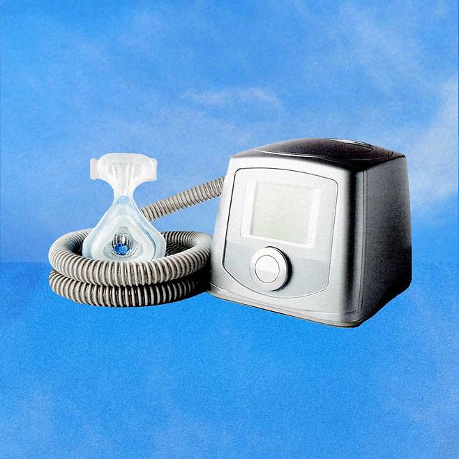 수면 중에 콧속으로 공기를 지속 공급하며 비강호흡을 유도하는 양압기는 수면 무호흡증의 주요 치료법이다