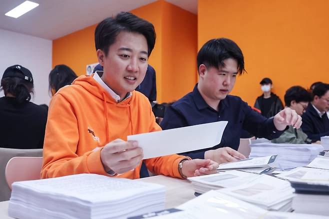 이준석 후보는 샌드박스 제도보다 더 빠르고 확실하게 규제를 철폐할 수 있는 ‘규제 기준 국가제’를 시행할 것이라고 했다. /연합뉴스