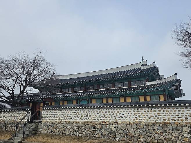 한옥과 서양 건축구조가 만나 탄생한 성당