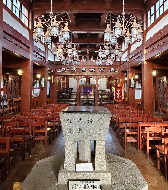 한옥과 서양 건축구조가 만나 탄생한 성당