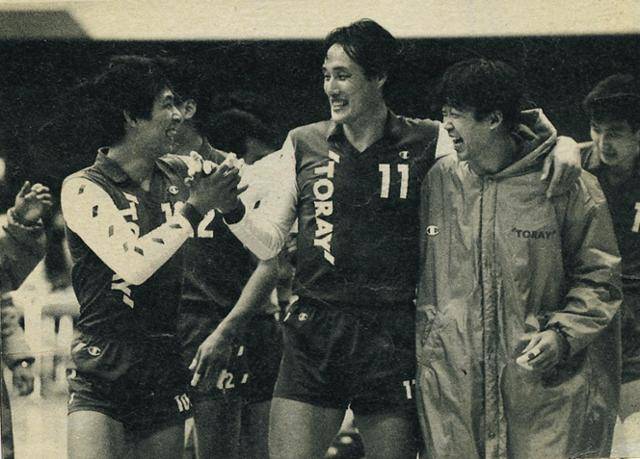 일본 도레이 배구단 선수 시절의 강만수. 한국일보 자료사진