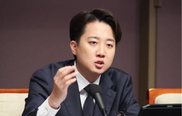 이준석 개혁신당 대선후보가 지난달 30일 서울 중구 한국프레스센터에서 열린 관훈토론회에서 발언하고 있다. [사진=연합뉴스]