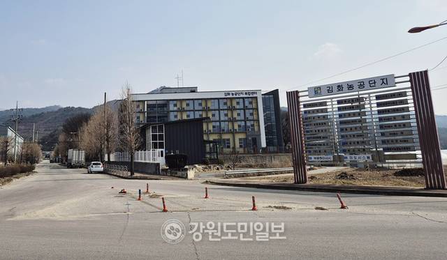 ▲ 조성된지 30년이 넘은 철원군 김화농공단지에  청년문화센터와 아름다운 거리가 조성될 예정이다.