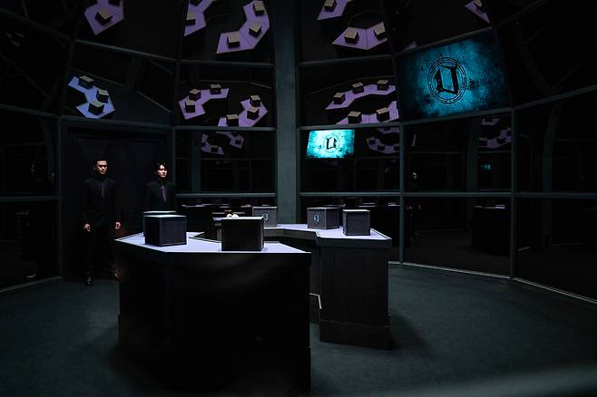 <데블스 플랜: 데스룸>에서 이번 시즌 새로 도입된 데스룸. 매일 밤 이곳에서 1명의 탈락자가 반드시 발생한다. 넷플릭스 제공