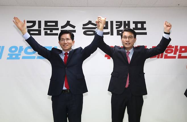 윤상현 국민의힘 의원(오른쪽)과 김문수 대선 후보.  [김문수 캠프 제공]