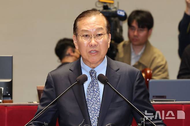 [서울=뉴시스] 권창회 기자 = 권영세 국민의힘 비상대책위원장이 9일 오전 서울 여의도 국회에서 열린 의원총회에서 발언하고 있다. 2025.05.09. kch0523@newsis.com