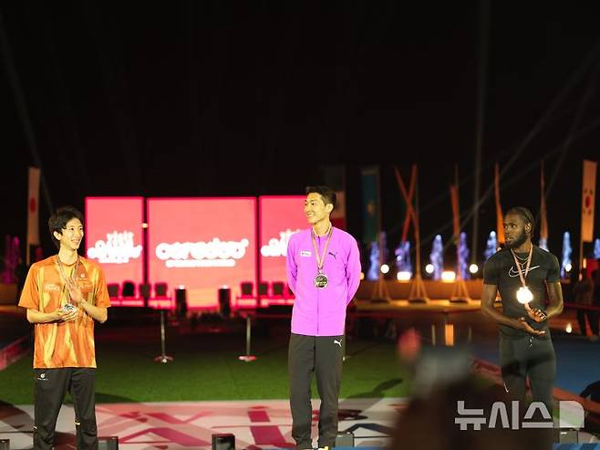 [서울=뉴시스]높이뛰기 우상혁, 왓그래비티챌린지 우승. (사진=대한육상연맹 제공)