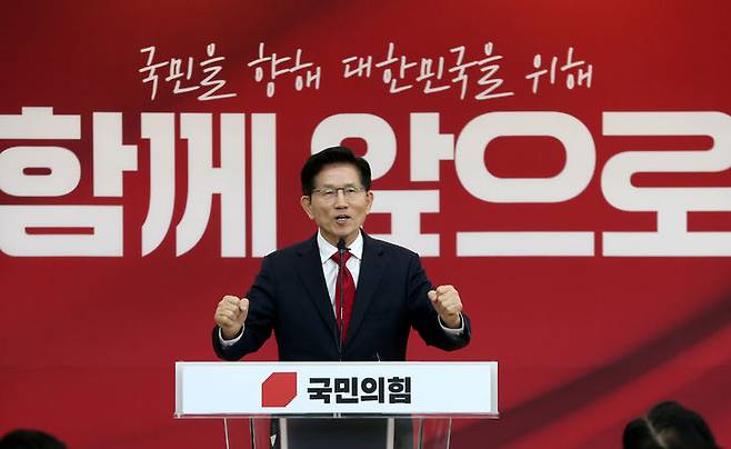 [서울=뉴시스] 조성봉 기자 = 김문수 국민의힘 대선후보가 9일 오후 경기도 수원시 장안구 국민의힘 경기도당 강당에서 열린 경기도당 선거대책위 발대식에서 발언을 하고 있다. (사진=김문수 캠프 제공) 2025.05.09. photo@newsis.com *재판매 및 DB 금지