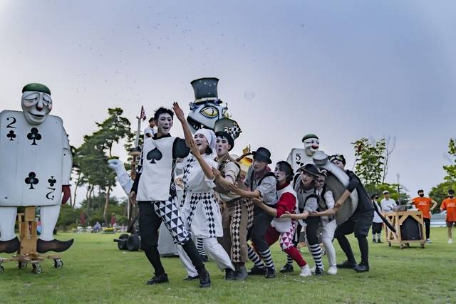 제32회 춘천인형극제 애니메이션 박물관 야외 공연 모습. 춘천인형극제 홈페이지