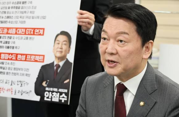 국민의힘 안철수 대선 경선 후보가 28일 오전 대전시의회 기자실에 방문해 대전·충청지역 공약을 발표하고 있다. 2025.4.28 연합뉴스