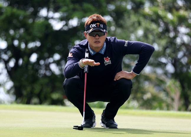 "불필요한 행동 안해" 통산 5승에 성큼, '20년차 베테랑' 이태희의 롱런 비결 [서귀포 현장]