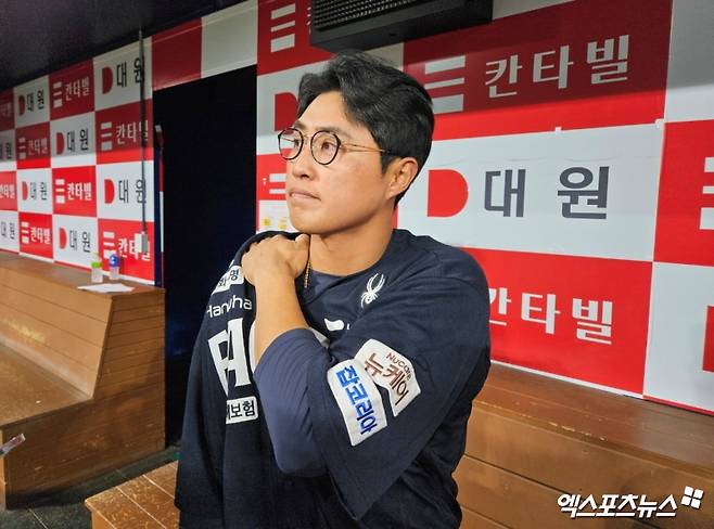 10일 오후 서울 고척스카이돔에서 열린 '2025 신한 SOL Bank KBO리그' 한화 이글스와 키움 히어로즈의 경기, 한화가 9:1로 승리하면서 33년 만에 팀 11연승을 질주했다. 경기 후 한화 채은성이 취재진과 인터뷰에 임하고 있다. 고척, 유준상 기자