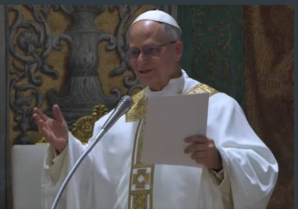 즉위 후 첫 미사에서 강론하는 교황 레오 14세 [바티칸 미사 생중계 캡처. 재판매 및 DB 금지]
