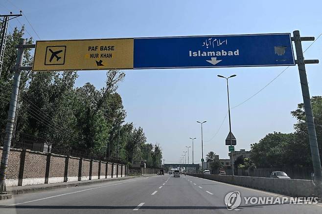 파키스탄 수도 이슬라마바드 외곽 텅빈 거리 모습 [AFP 연합뉴스 자료사진. 재배포 및 판매 금지]