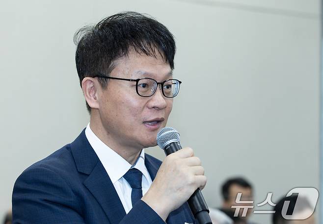 류정환 SK텔레콤 부사장이답변하고 있다. 2025.4.30/뉴스1 ⓒ News1 이재명 기자