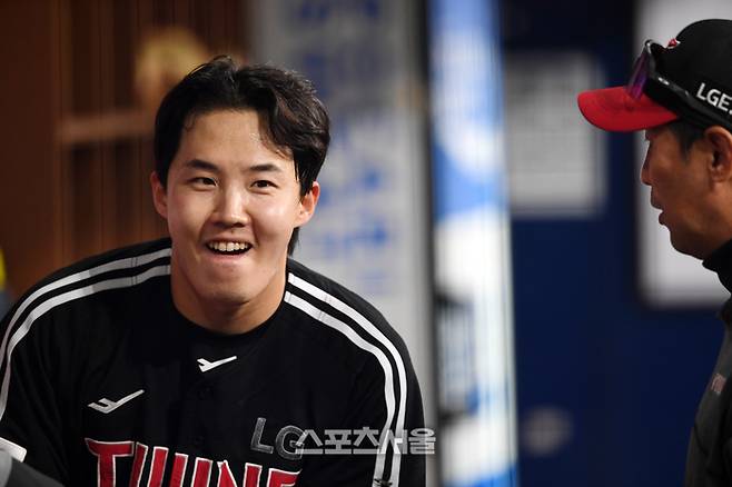 임찬규는 ‘빠른 공’이 아닌 ‘맞춰 잡는’ 투구로 상대 타자를 압도한다. 고척 | 박진업 기자 upandup@sportsseoul.com