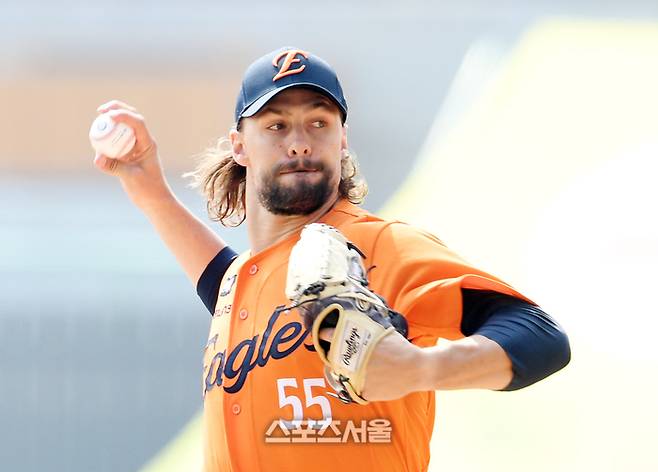 한화 와이스가 11일 서울 고척스카이돔에서 열린 2025 KBO리그 키움과 경기에 선발 등판해 8이닝 10K 무실점으로 승리를 이끌었다. 사진 | 박진업 기자 upandup@sportsseou.lcom