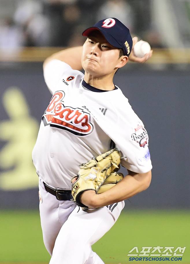 5월 1일 잠실구장에서 열린 KBO리그 두산과 KT의 경기. 투구하는 두산 김택연. 잠실=송정헌 기자songs@sportschosun.com/2025.05.01/