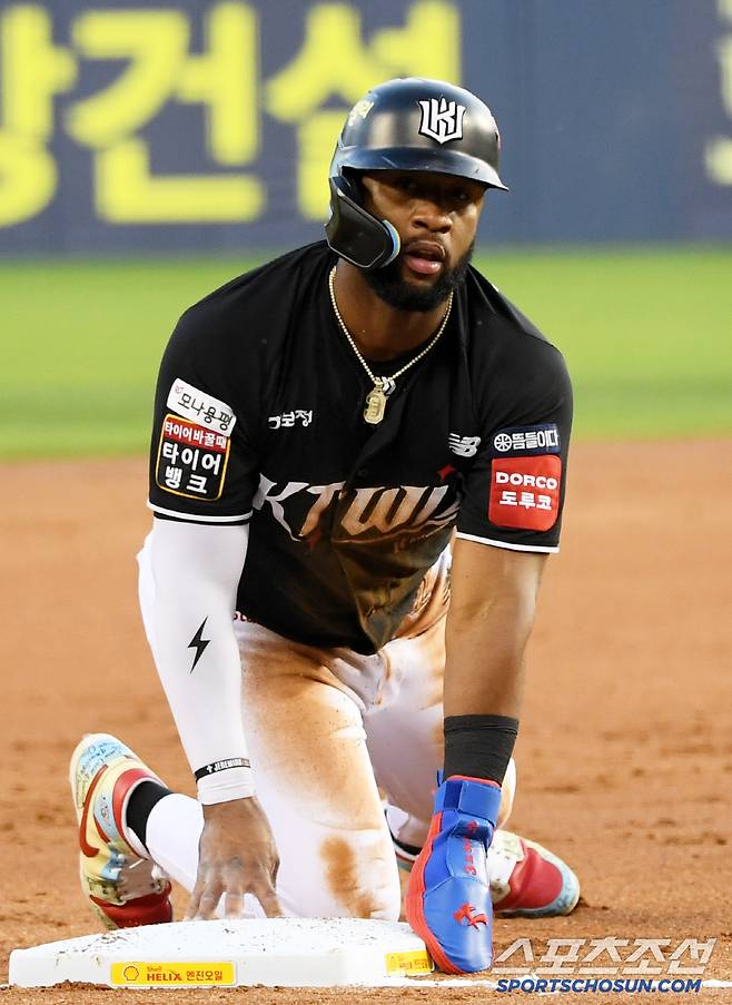 29일 잠실구장에서 열린 두산 베어스와 KT 위즈의 경기. KT 로하스가 숨을 고르고 있다. 잠실=박재만 기자 pjm@sportschosun.com/2025.04.29/