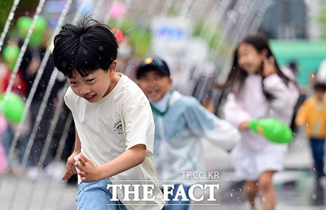 한국문구유통업협동조합에 따르면 전국에 위치한 문구 소매점 수는 지난 2012년 1만4731개로 집계됐지만 지난 2018년(9826곳) 1만개 이하로 감소하면서 지난해 1월 기준 7800여개 정도만이 남았다. /임영무 기자