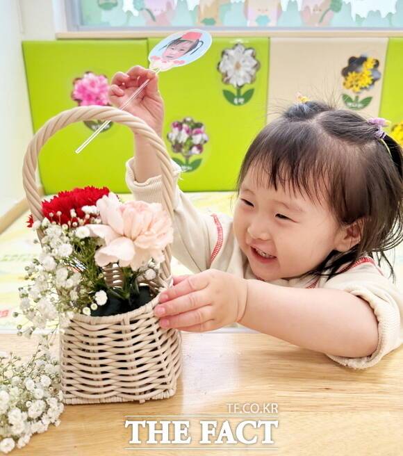 대전시사회서비스원 소속 아동 돌봄 시설 17개소가 5월 가정의달을 맞아 지난달 29일부터 5월 9일까지 어린이날과 어버이날 행사를 열어 웃음과 감사로 가득 채웠다./대전시사회서비스원