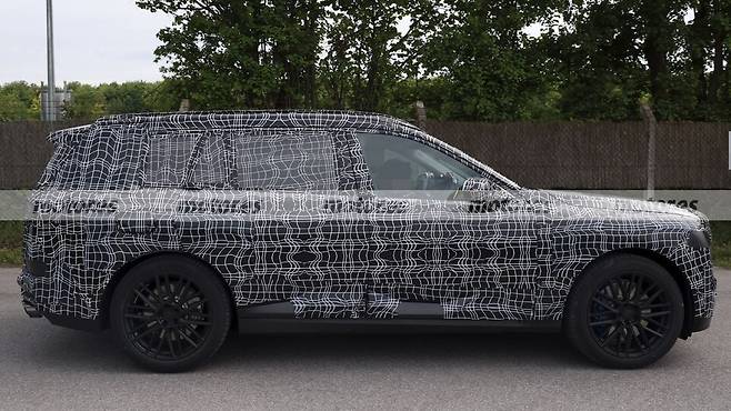 사진 : BMW X7 풀체인지 테스트카 (출처=Motor.es)